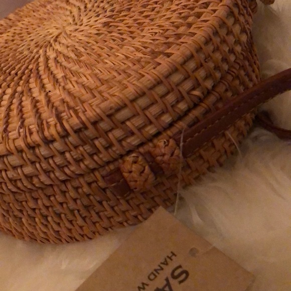 Hand woven circular bag - Picture 7 of 8